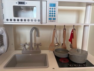 Cucina giocattolo in legno