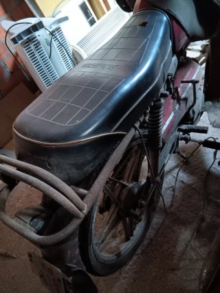 Motos antiguas tipo ciclomotor marca derbi de 49 c