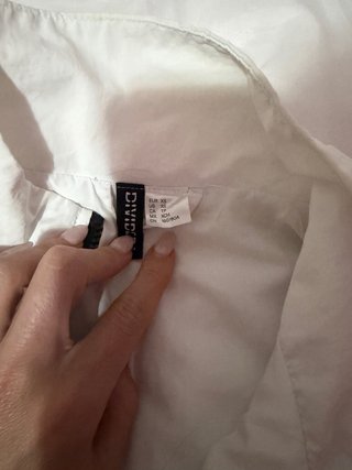 Chaqueta deportiva blanca y negra