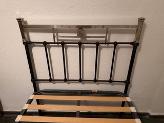 Cama 105 Metal Negra y Plateada