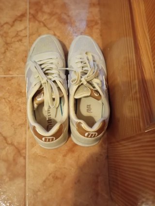 Zapatillas Mustang Mujer Beige y Dorado