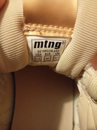 Zapatillas Mustang Mujer Beige y Dorado
