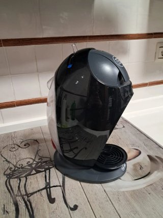 Cafetera Dolce Gusto DeLonghi Negra