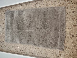 Alfombra gris de tela