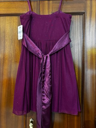 Vestido de fiesta morado brillante