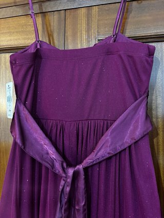 Vestido de fiesta morado brillante