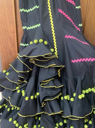 Traje de flamenca negro con adornos
