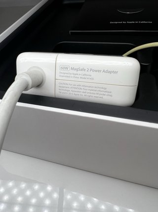 Apple Macbook Pro 13” -  Pari al NUOVO - Full Set