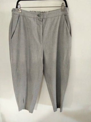 Pantalón carrot Zara gris