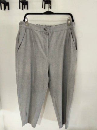 Pantalón carrot Zara gris