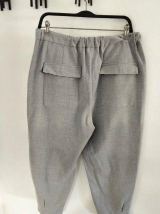 Pantalón carrot Zara gris