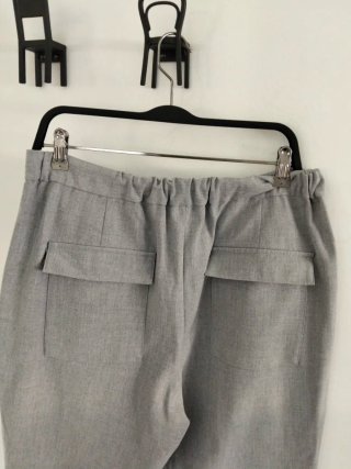 Pantalón carrot Zara gris