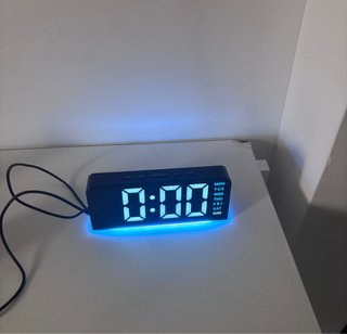 Reloj digital LED azul