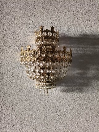Lámpara de pared dorada y cristal, son 3 ,