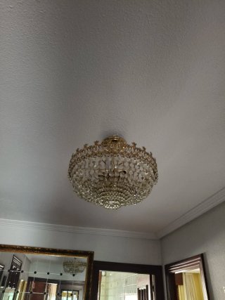 Lámpara de pared dorada y cristal, son 3 ,