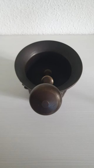 Almirez de bronce antiguo 4k