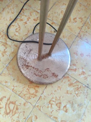 Lámpara de pie de metal