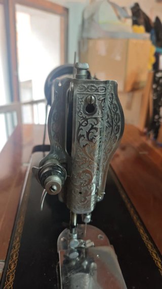 Máquina de coser antigua Alfa