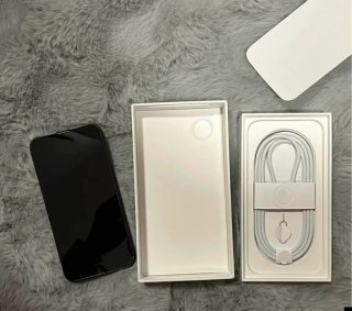 iPhone 16e Space Gray
