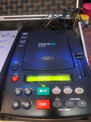 Equipo DJ Stanton S.300 (2 Reproductores + Mezclad