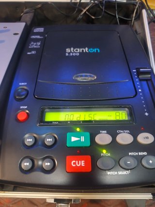Equipo DJ Stanton S.300 (2 Reproductores + Mezclad