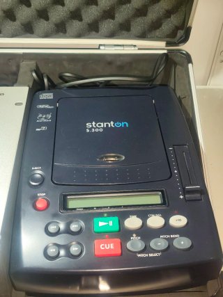 Equipo DJ Stanton S.300 (2 Reproductores + Mezclad