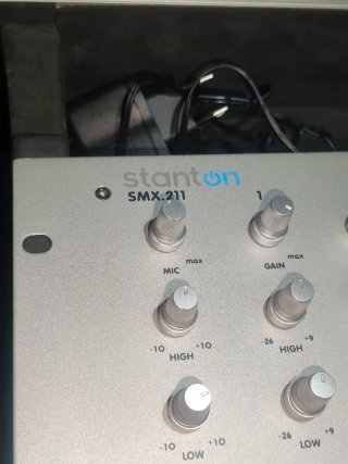 Equipo DJ Stanton S.300 (2 Reproductores + Mezclad