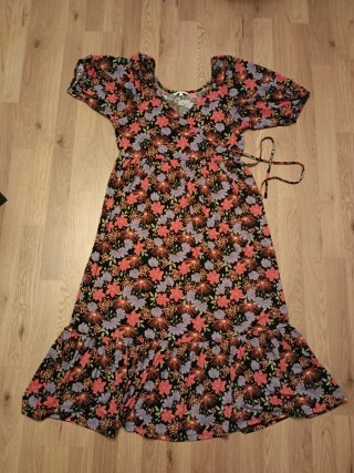 Vestido Fórmula Joven Talla L y Colgante