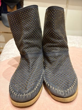 Botas Karma of Charme tachuelas azul y oro