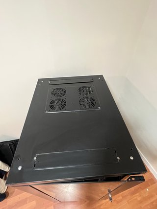 Rack MATIC, Negro con Puerta de Cristal frontal.
