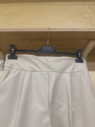 Shorts ecopelle vita alta eleganti beige M