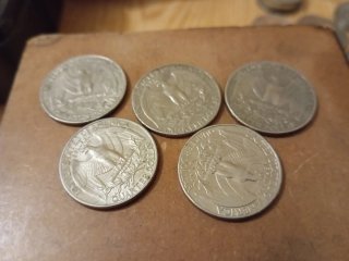 N.2 Monedas EEUU: 3 cuartos y 2 níqueles