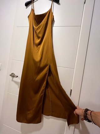 Vestido Stradivarius tirantes tabaco. Sin estrenar