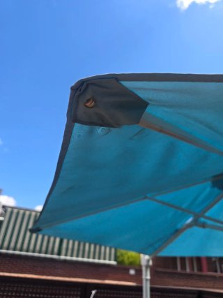 Sombrilla para exterior + Base de sujección