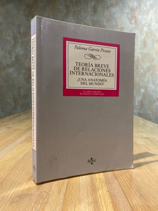 Contiene 7 libros de derecho