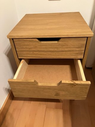 2 Mesitas de noche de madera