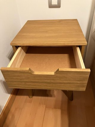 2 Mesitas de noche de madera