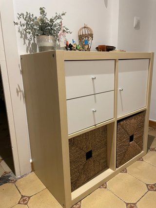 Mueble de almacenaje con cestas