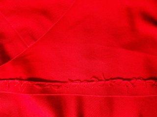 Falda roja con cinturón