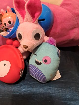 Lote Juguetes: Zorro, Conejo y Muñeca y labubu.