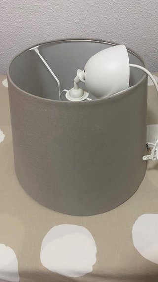 Lámpara de techo Ikea gris y blanca