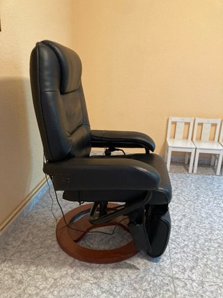 Sillón Masajeador de Cuero Negro.