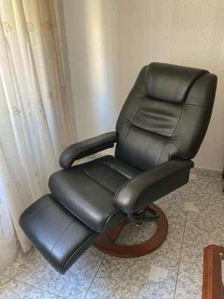 Sillón Masajeador de Cuero Negro.