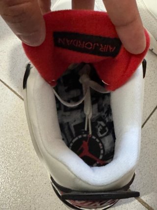 Jordan 4 Blancas y Negras
