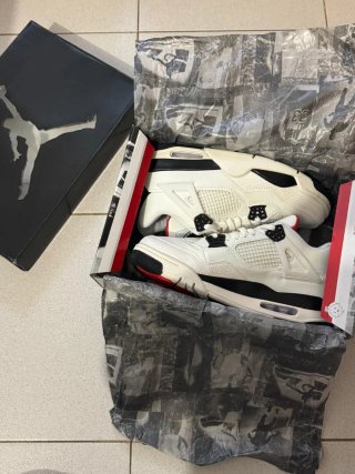 Jordan 4 Blancas y Negras