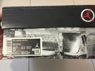 Jordan 4 Blancas y Negras