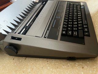 Máquina de escribir electrónica Panasonic R191 – F