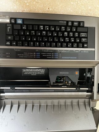 Máquina de escribir electrónica Panasonic R191 – F