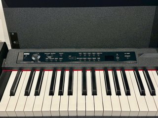 Piano Digital Korg LP-380 con Banqueta