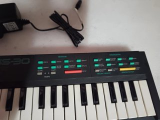 TECLADO/ PIANO/ YAMAHA PSS-30